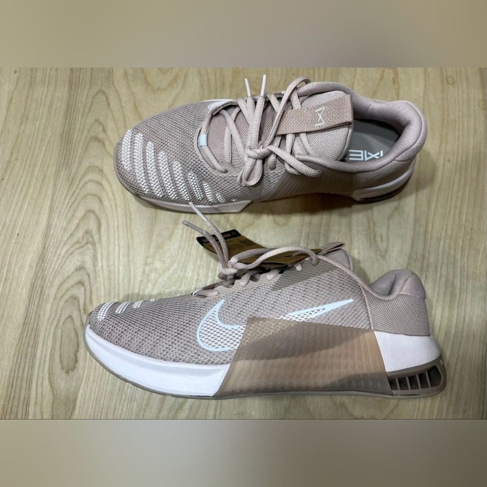 Nike Women's Beige and White Athletic Shoes